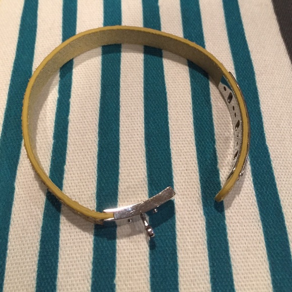 Fossil Yellow Leather Turnlock Wrist Wrap - Picture 4 of 4